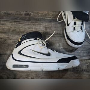 Nike Air Elite Basketball Athletic Sneakers Womens 9 Mens 7.5  White Black